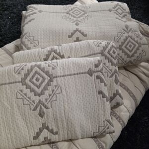 Heritage Threads 4-Piece Queen Coverlet & Comforter Set